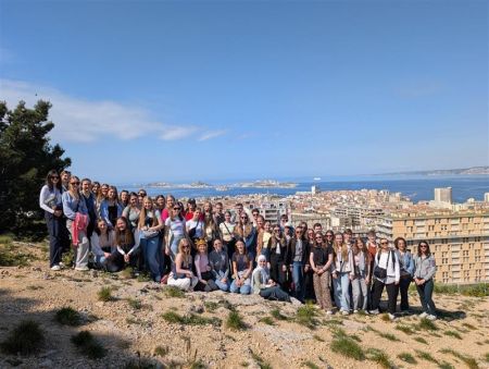 Blick von der Basilika Notre-Dame de la Garde über Marseille