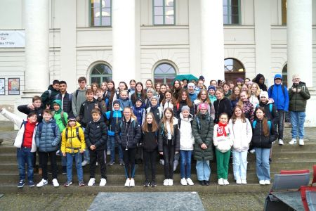 Gruppenfoto nach dem Theater auf dem Bismarkplatz