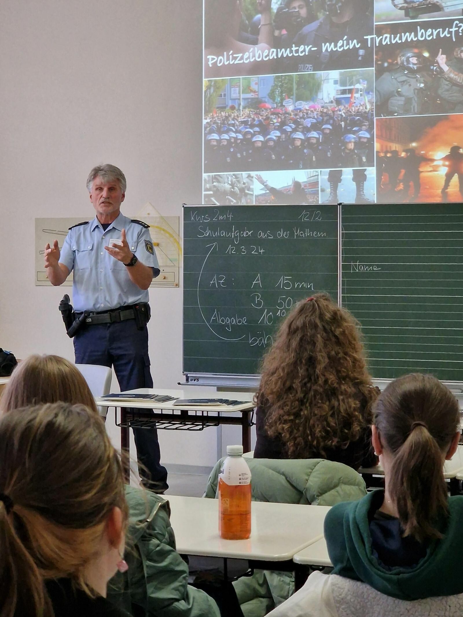 Herr Maximilian Golbs in der Aula des RSG