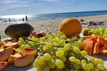 Dolce Vita - Obst-Picknick am Strand bei Paestum