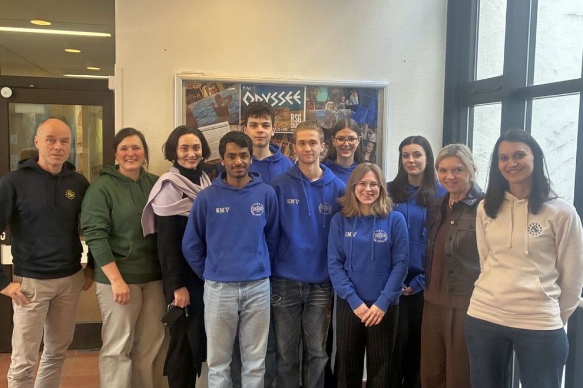 SchülersprecherInnen und Verbindungslehrkräfte mit Schulleiter Rudi Zell